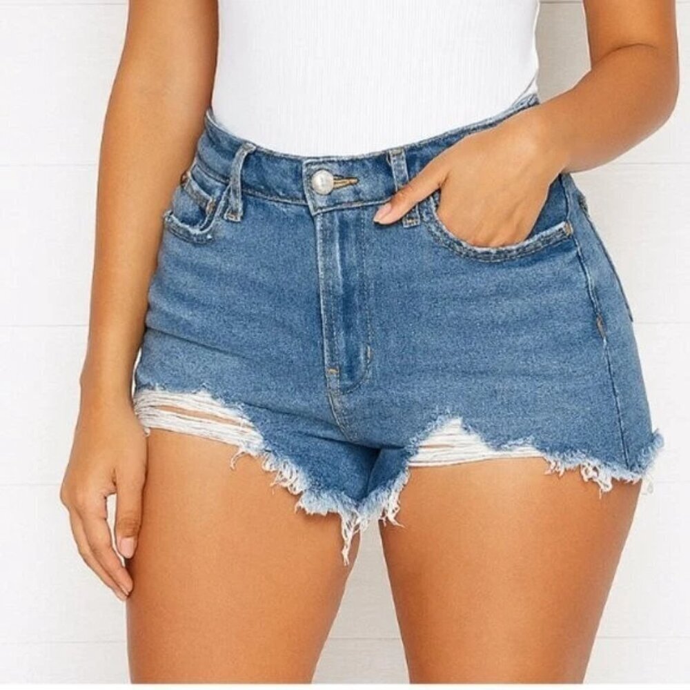 Denizen From Levi's High-Rise Distressed Hems Medium Wash Denim Shorts Size 10